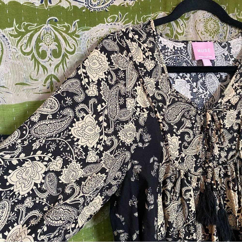 Muse Black/ Tan Sherry Paisley Baby Doll Bohemian Peasant Blouse Size Small - Picture 8 of 16